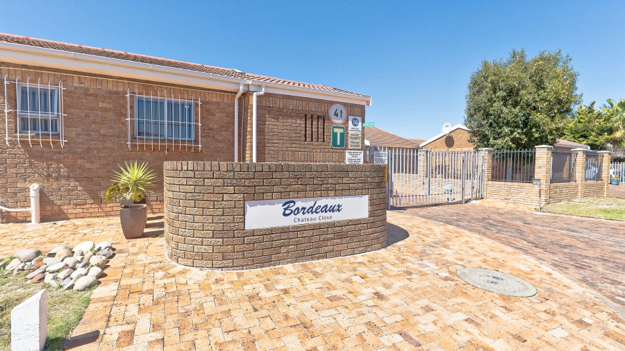 3 Bedroom Property for Sale in Welgelegen 3 Western Cape